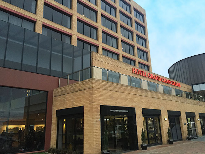 hotel-grand-chancellor-main-entrance-2